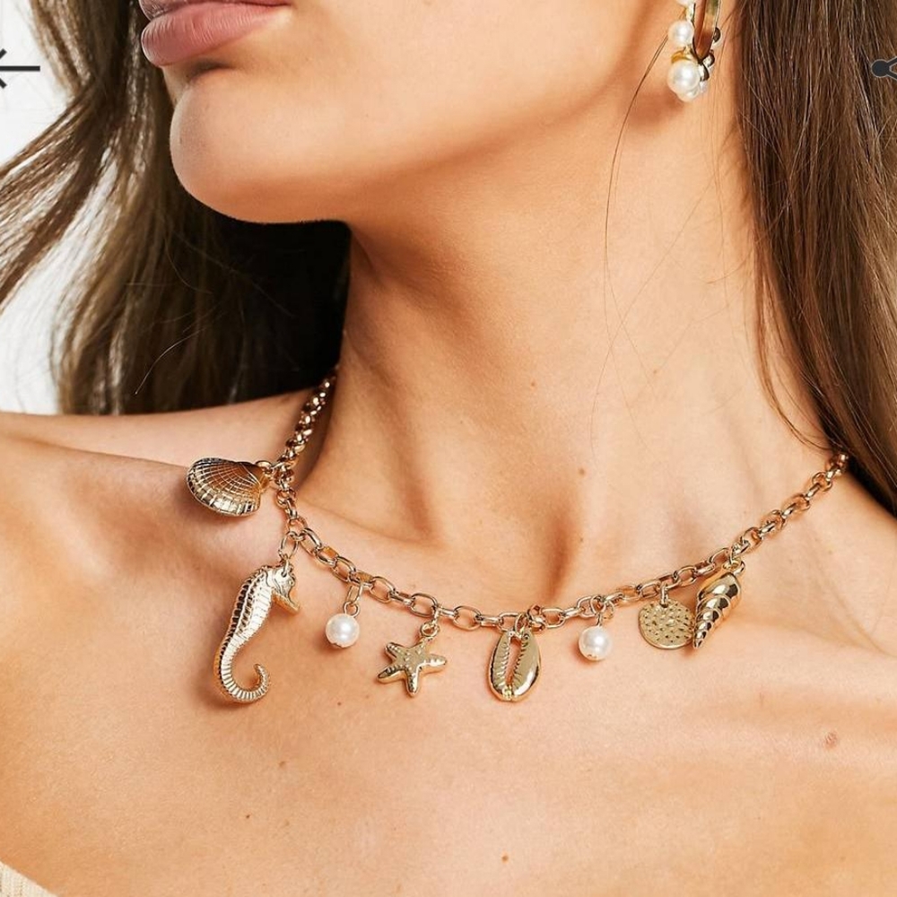 NWT necklace